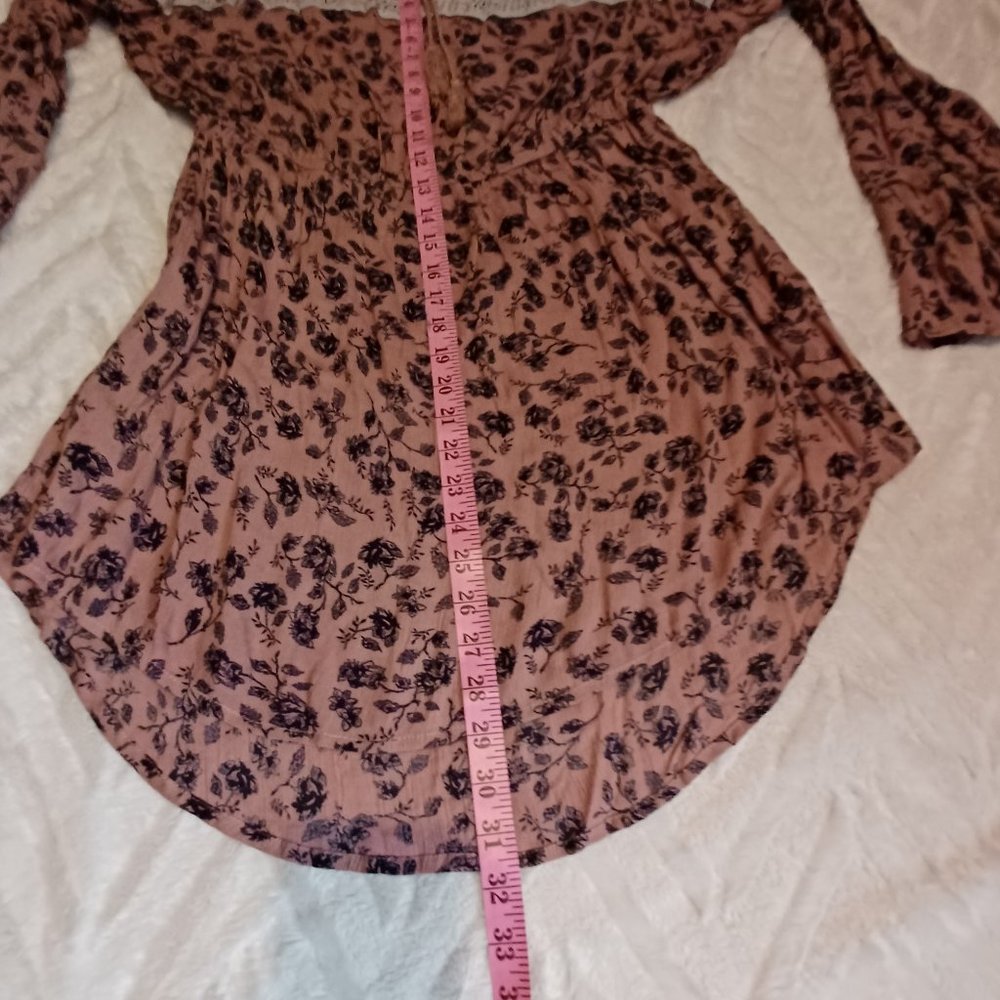 HINT OF BLUSH - Picture 2 of 4